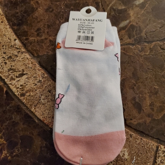 San Rio Hello Kitty bundle sock & fuzzy 6 color pen (no bracelet) - Picture 2 of 5